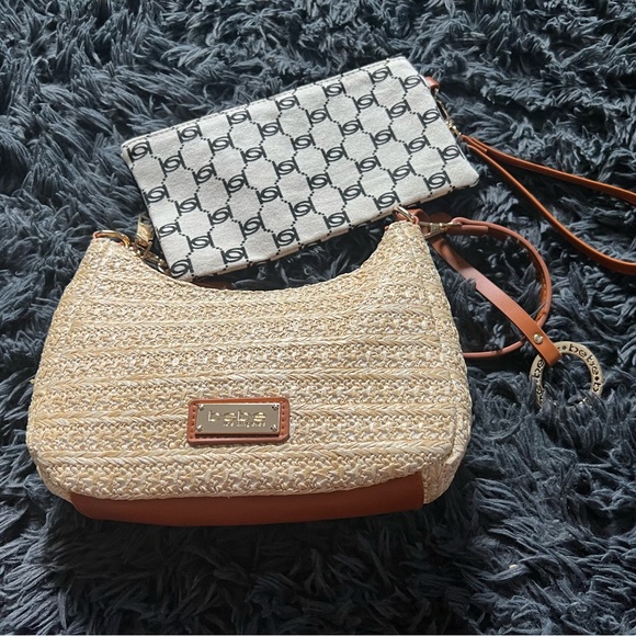 NEW BEBE WHITE/CREAM STRAW BOHO CHIC BAG W/ REMOVABLE WRISTLET POUCH BRAND NEW - Picture 3 of 4